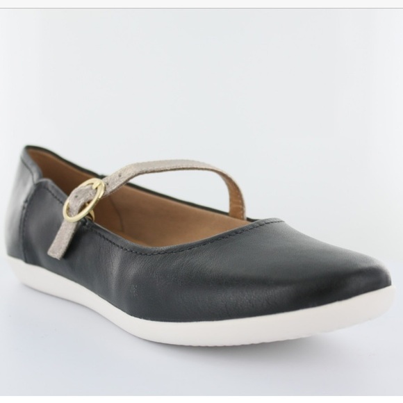 Clarks  “Helina Amo” Mary Jane Shoe - Picture 2 of 6